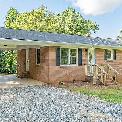 221 1 St Cir, Lexington, NC 27292