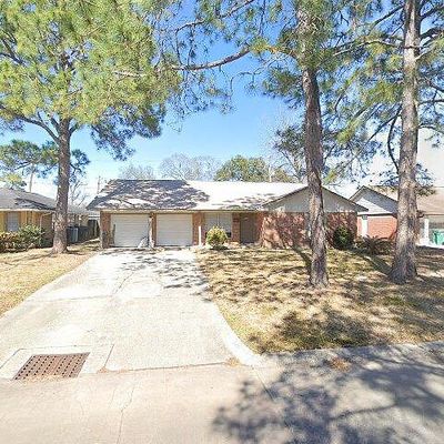 2213 E Martha Ln, Pasadena, TX 77502