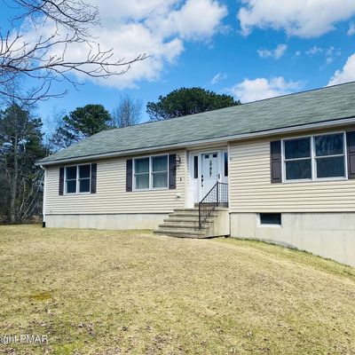 2214 Yellowstone Dr, Blakeslee, PA 18610