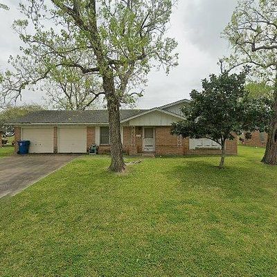 2216 Larry Dr, Port Lavaca, TX 77979