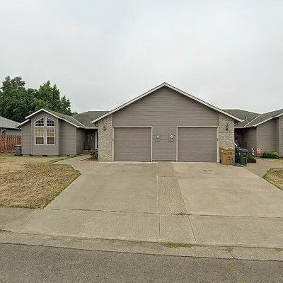 2945 2945/2925 Kalmia Ct, Sweet Home, OR 97386