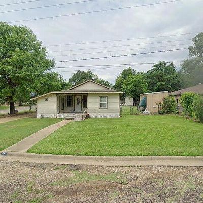 301 E Bradford St, Hearne, TX 77859