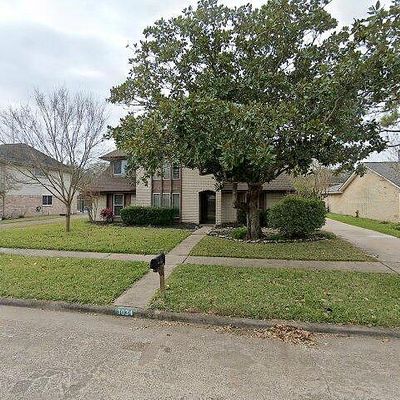 3034 Edgewood Dr, Sugar Land, TX 77479