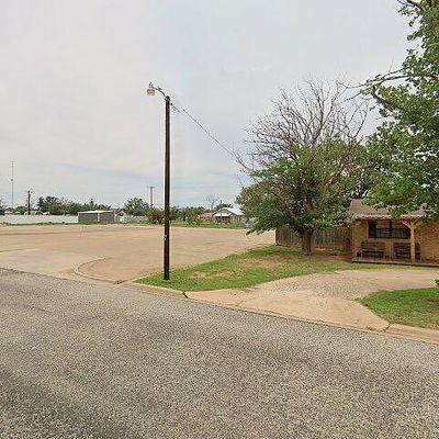 305 E 5 Th St, Sundown, TX 79372