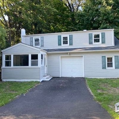 34 Oak St, Bloomingdale, NJ 07403