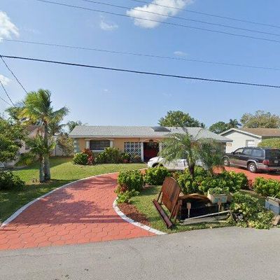 3516 E Shore Rd, Miramar, FL 33023