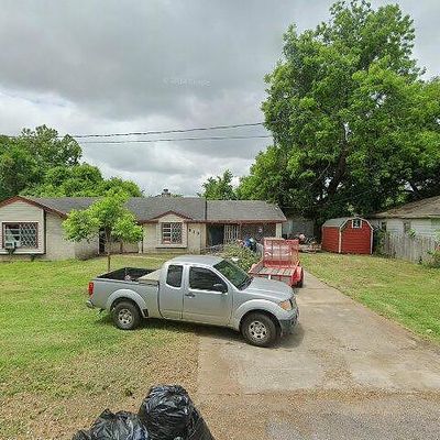 310 Belanger St, Clute, TX 77531