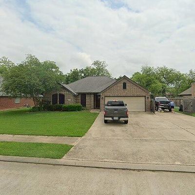 311 Williamsburg Ave, Clute, TX 77531