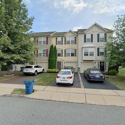 32 N Savanna Dr, Pottstown, PA 19465