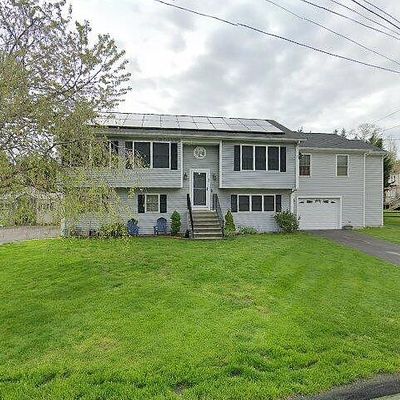 32 Weybosset St, Shelton, CT 06484