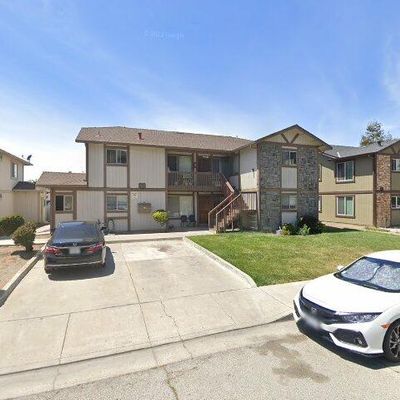 40 Locust Ave, Hollister, CA 95023