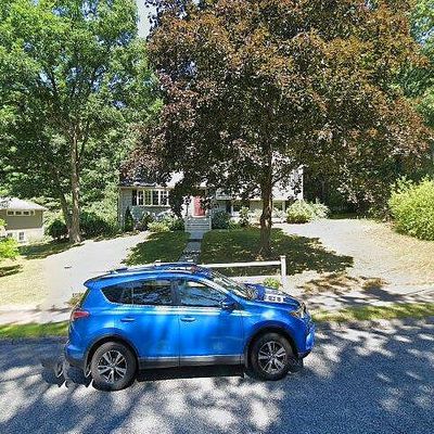 41 Flint Locke Ln, Medfield, MA 02052