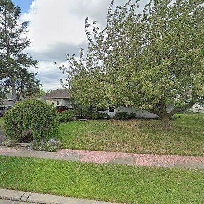 41 Silver Birch Ln, Levittown, PA 19055