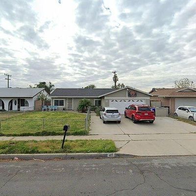 417 E King St, Rialto, CA 92376