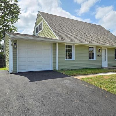 42 Crown Rd, Levittown, PA 19057