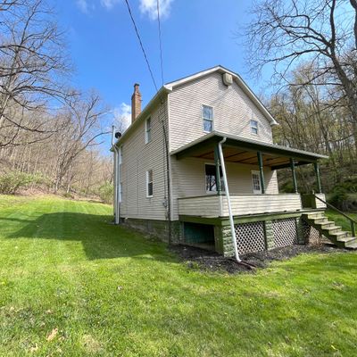 372 Ice Pond Rd, Leechburg, PA 15656