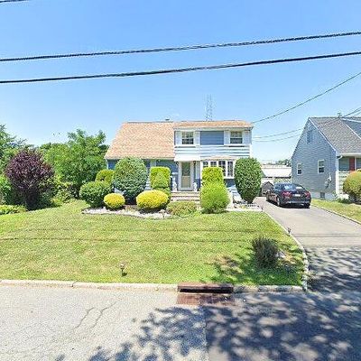 38 Laurel St, Perth Amboy, NJ 08861