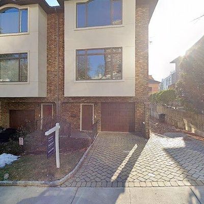 4 B Leary Ln, Edgewater, NJ 07020