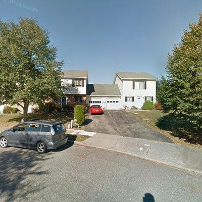 5 Tracey Ct, Howell, NJ 07731