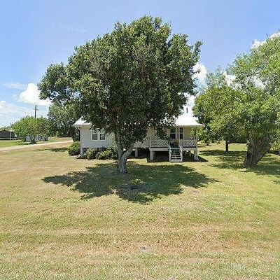 502 Bay St, Austwell, TX 77950