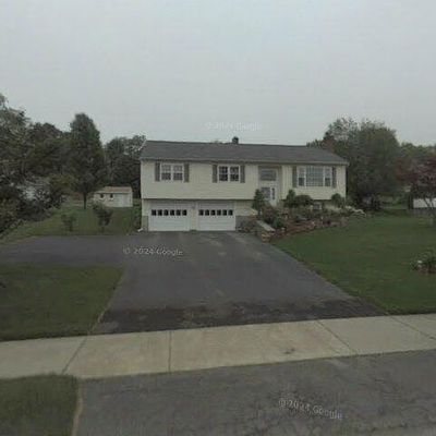 44 Briarwood Dr, Seymour, CT 06483