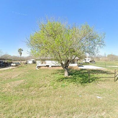 54 Medina Lake Dr, Pleasanton, TX 78064