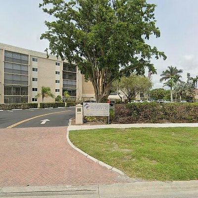 555 Park Shore Dr #412, Naples, FL 34103