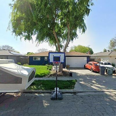 5844 E Saginaw Way, Fresno, CA 93727