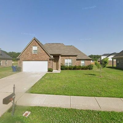 5846 Richard Place Dr, Horn Lake, MS 38637