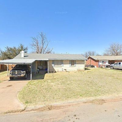 504 W Aldine St, Iowa Park, TX 76367