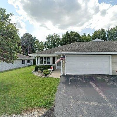 517 Hartford Sq, Hartford, WI 53027