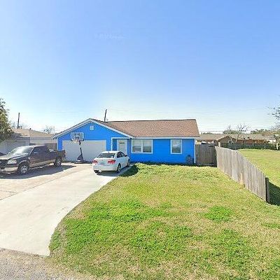 517 Mockingbird Ln, Rockport, TX 78382