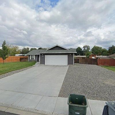 634 Riverstone Dr, Richland, WA 99352