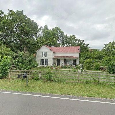 692 Clearview Rd, Cottontown, TN 37048