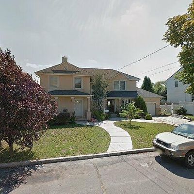 60 Crampton Ave, Woodbridge, NJ 07095