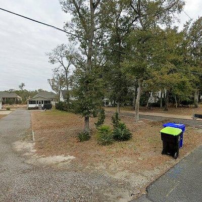 606 W Brown St #F, Southport, NC 28461