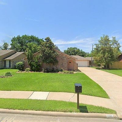 608 Travis St, Webster, TX 77598