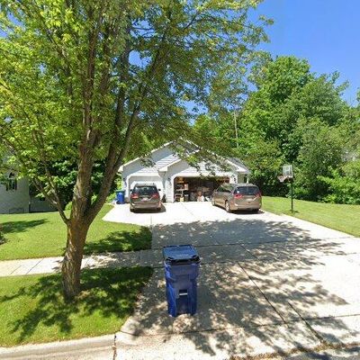 615 Lous Way, Slinger, WI 53086