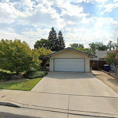 75 Laverne Ave, Clovis, CA 93611