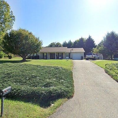 76 Royal Ct, Forest, VA 24551