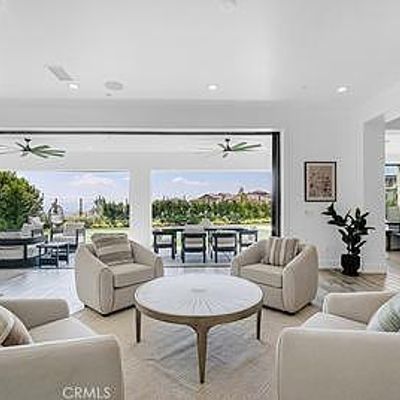 7th Avenu, Los Angeles, CA 90069