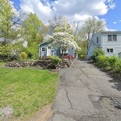 8 Cayuga Trl, Wayne, NJ 07470