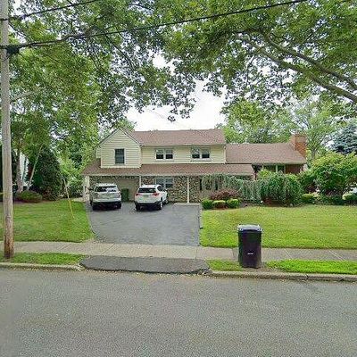 8 Gilbert Ave, Paramus, NJ 07652