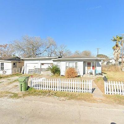 801 W Avenue D, Robstown, TX 78380