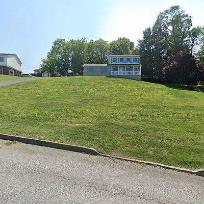 806 Pine Grove Dr, Waynesboro, PA 17268