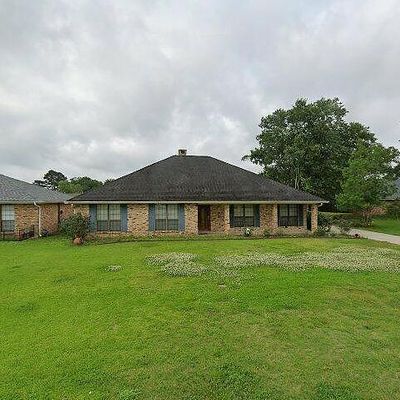 810 E F St, Rayne, LA 70578