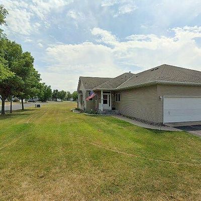 706 Regent Dr, Shakopee, MN 55379