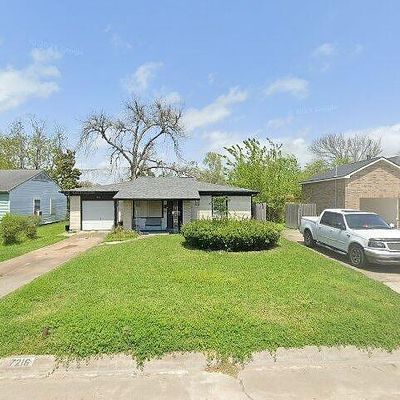 7216 Heron Ln, Texas City, TX 77591