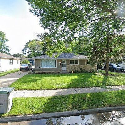 8819 W Daphne St, Milwaukee, WI 53224