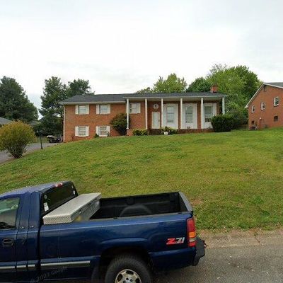 920 Norbourne Ave, Vinton, VA 24179